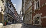 most Kramarzy, po obu stronach kamieniczki