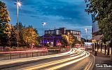 wieczorne zdjęcie na ulicę w Preston, podświetlone budynki