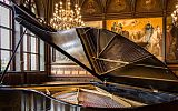 Fortepian w sali recepcyjnej ratusza w Erfurcie