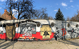 Mural w tematyce patriotycznej. Postać Rotmistrza Pileckiego, Danuty Siedzikówny ps. Inka. Scena z walk Powstania Warszawskiego.