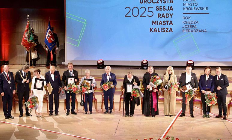Uroczysta sesja Rady Miasta Kalisza - laureaci miejskich wyróżnień