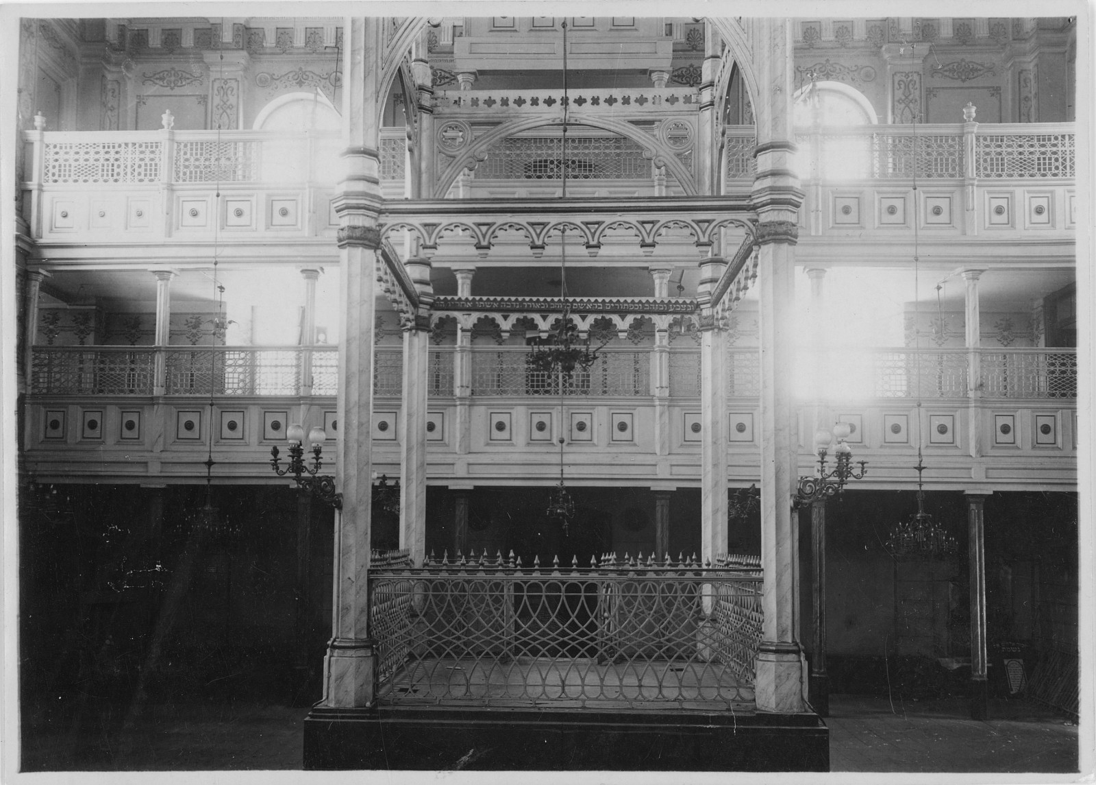 3 Synagoga na Rozmarku wnętrze AP.jpg [965.99 KB]
