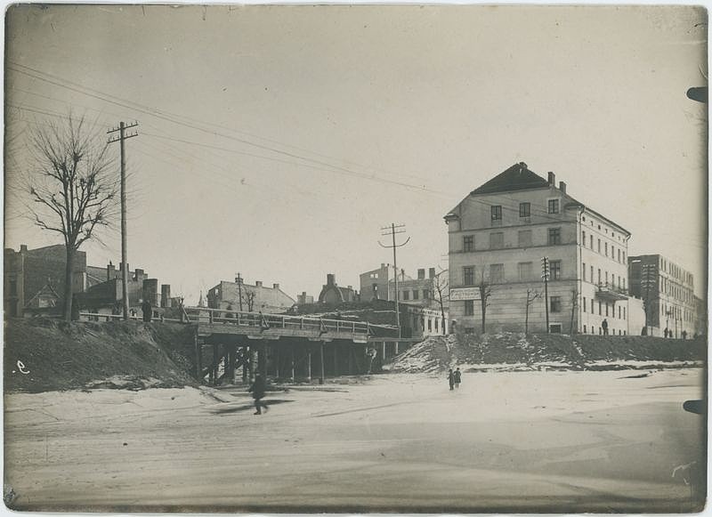 4 Most ul. Nadwodna_Narutowicza 1915_16. Autor Witold Wardęski. MOZK_MW.jpg [100.26 KB]