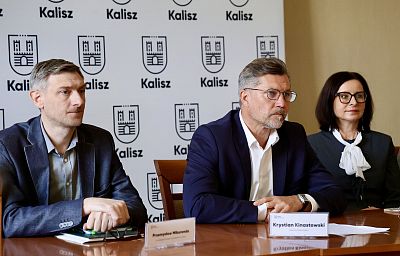 Uczestnicy spotkania w sprawie budowy drogi ekspresowej s12 w kaliskim ratuszu